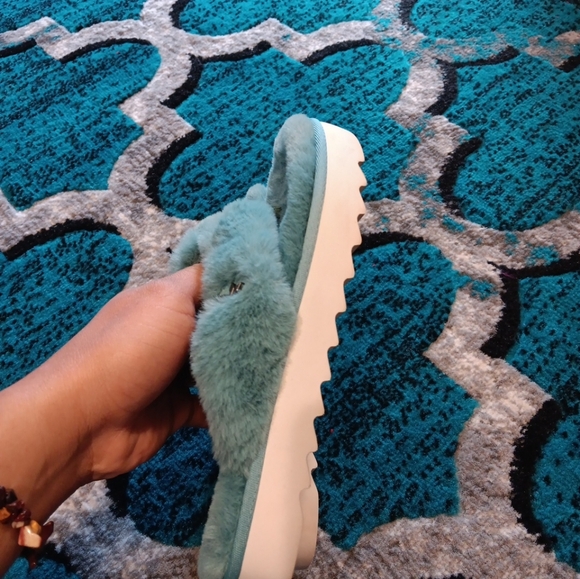 Koolaburra by UGG  sandals size 6 - Picture 3 of 5